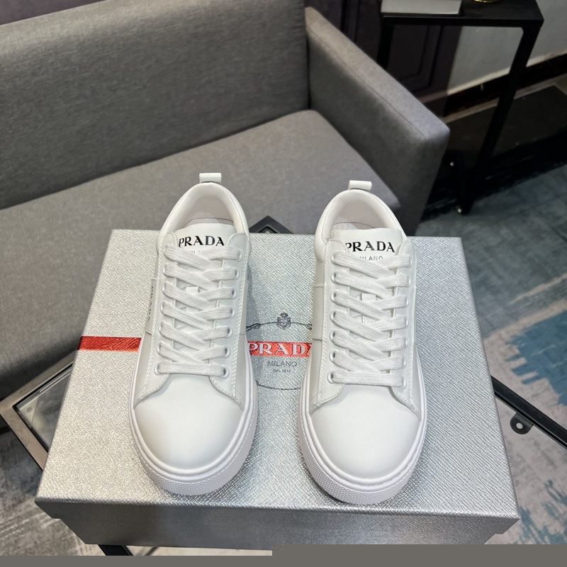 Pra*a casual shoes
